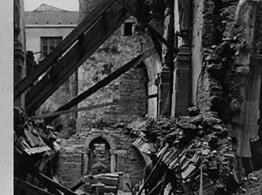 Imagen secundaria 1 - Cuando la Catedral de Oviedo resurgió de sus cenizas