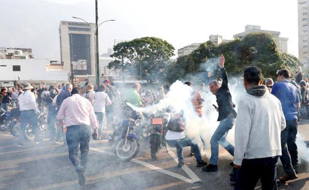 Venezolanos residentes en Asturias, preocupados: «No sabemos si va a terminar en un baño de sangre»