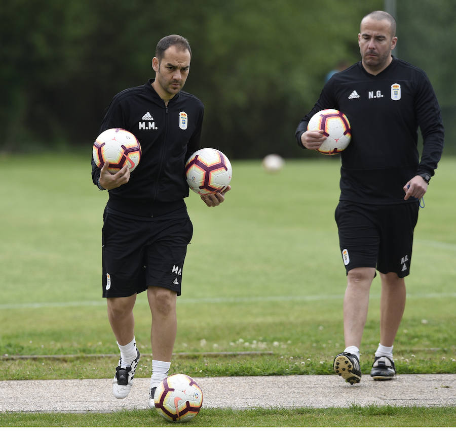 Entrenamiento exigente del conjunto carbayón ante la presencia de muchos aficionados azules