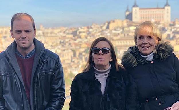 Susana Bartolomé, en el centro, es una de las asturianas residentes en Caracas. 