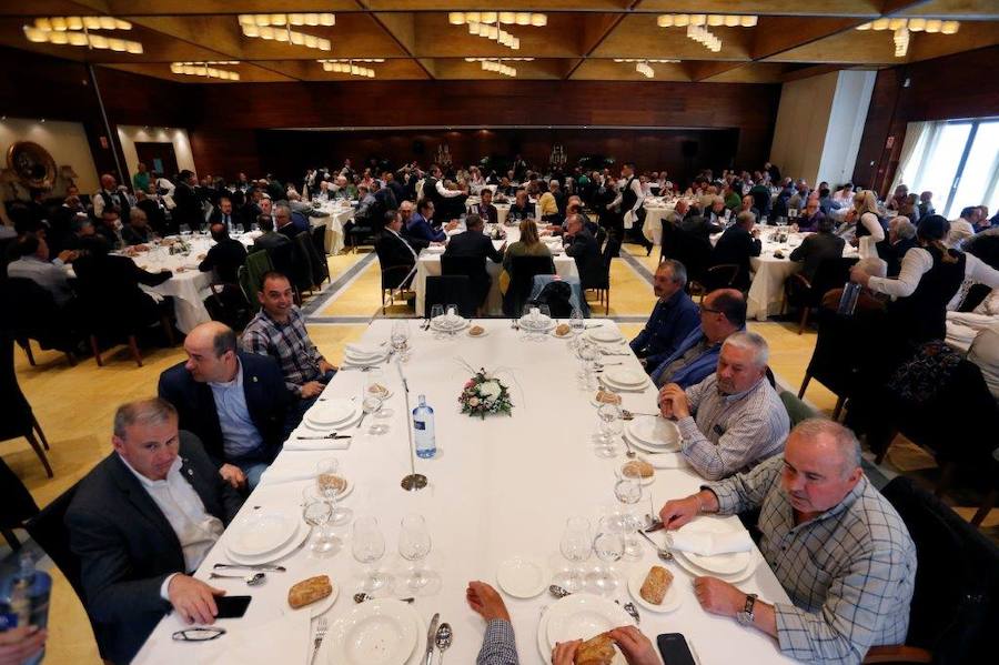 El restaurante del Castillo Bosque La Zoreda ha acogido un cálido homenaje a Ramón García Saiz, que deja la vida pública tras 32 años como edil de La Ribera.