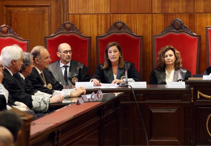 El magistrado asturiano José Ignacio Pérez Villamil ha recibido la Cruz Distinguida de Primera Clase de la Orden de San Raimundo de Peñafort, la más alta condecoración de la judicatura que concede el Ministerio de Justicia. Además de familiares y compañeros de profesión, al acto han asistido el presidente del Principado, Javier Fernández, y el del TSJA, Ignacio Vidau.