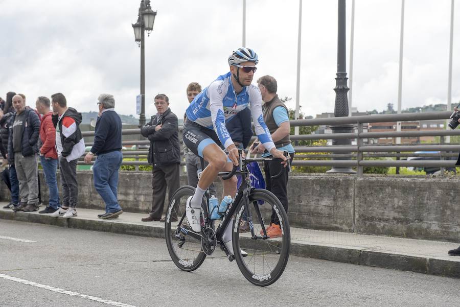 El colombiano Carlos Julián Quintero se ha impuesto en la primera etapa de la Vuelta a Asturias 2019, que ha recorrido 179 kilómetros entre Oviedo y Pola de Lena.