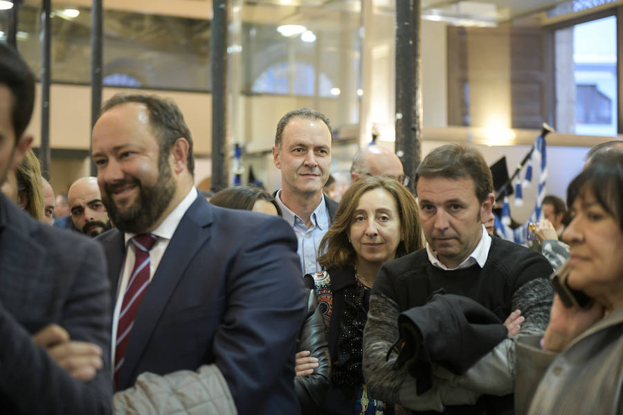 Año y medio después de la histórica victoria en el Agliru con la que cerró su carrera, recibe este reconocimiento en Oviedo.