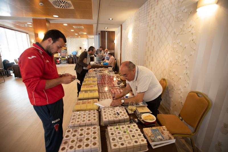 La Convención Numismática celebrada el el Vilal de Aviles atrajo coleccionistas de toda Asturias y León