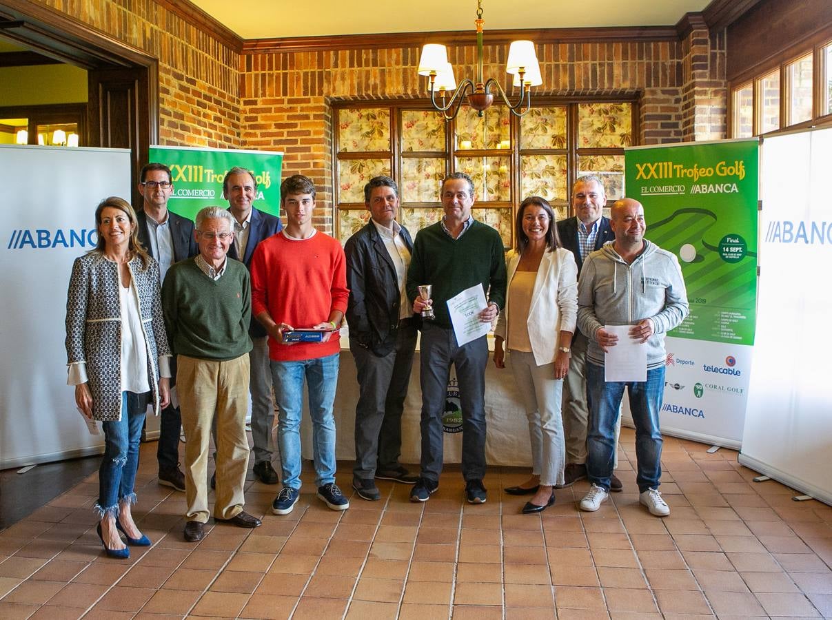 Lucía Álvarez, Goyo Ezama, Luis Díaz, Alfonso Rojo, Pelayo Sol, Antonio Carvajal, Carlos Luengos, Lucía Rojo, José María Jardón y Pablo Martínez Guisasola posaron en la tradicional foto de familia tras la entrega de trofeos de la segunda prueba de XXIII Trofeo EL COMERCIO-ABANCA, en La Barganiza. 