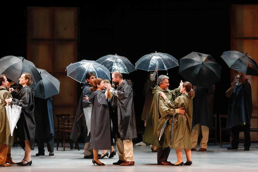 Se estrena este jueves la producción que el Teatro Campoamor ha hecho de la zarzuela 'El Dúo de la Africana', gracias al director de escena Joan Font y el director musical Miquel Ortega. La obra se podrá ver a las 20 horas del 9 al 11 de mayo.