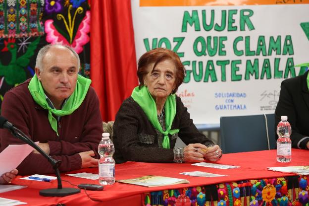 Balbuena y Matilde Díaz, ayer en Llaranes. 