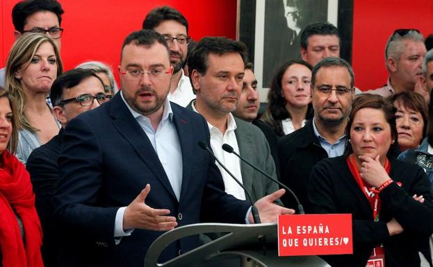 Adrián Barbón, durante una comparecencia tras las elecciones generales.