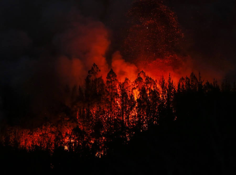 Los fuertes vientos han provocado que el humo se extendieran incluso sobre Gijón, Avilés o la ría de Villaviciosa.