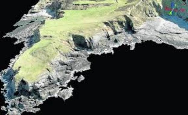 Vista aérea de la península que alberga el castro de Podes. :: E. C.