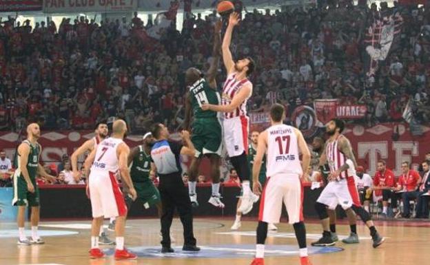 Imagen de un partido entre el Panathiniakos y el Olympiacos. 