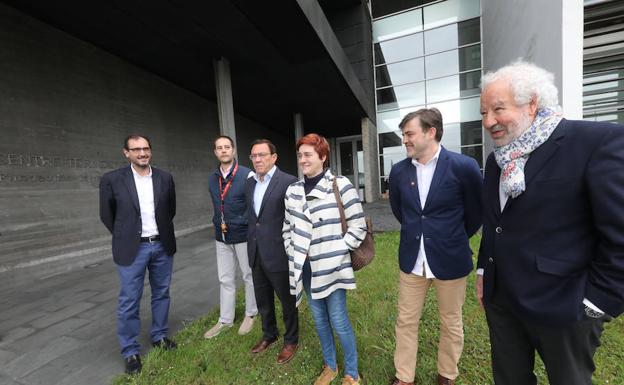 El director del ITMA junto a Juan Vázquez y la candidata de Ciudadanos en Avilés. 