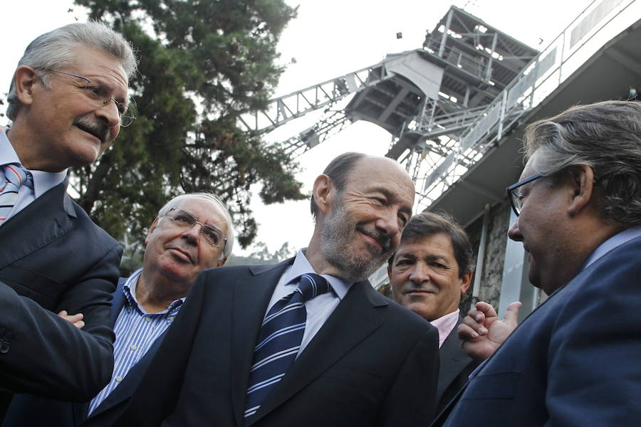 Como vicepresidente o ministro del Interior, como secretario general del PSOE o como un ciudadano que disfrutaba de sus vacaciones de verano en Llanes. Alfredo Pérez Rubalcaba ha mantenido a lo largo de los años una estrecha vinculación con Asturias. 