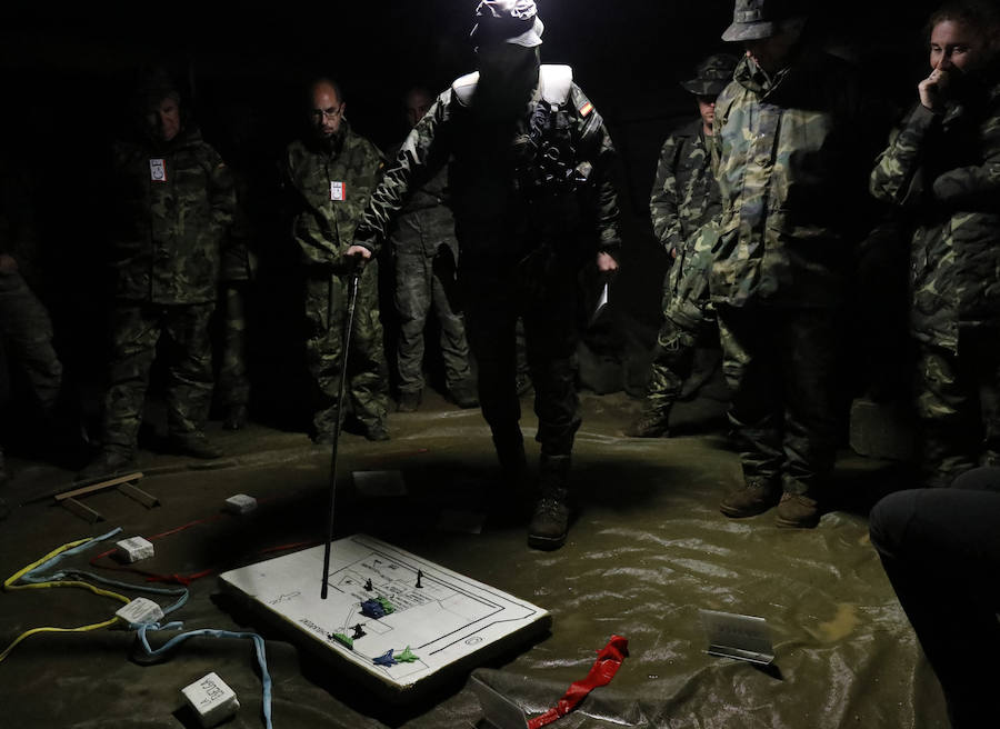 400 efectivos del batallón de San Quintín realizan un simulacro de evacuación de civiles inmersos en un conflicto internacional