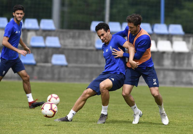 El Real Oviedo se prepara en El Requexón para el enfrentamiento contra el Málaga del próximo lunes