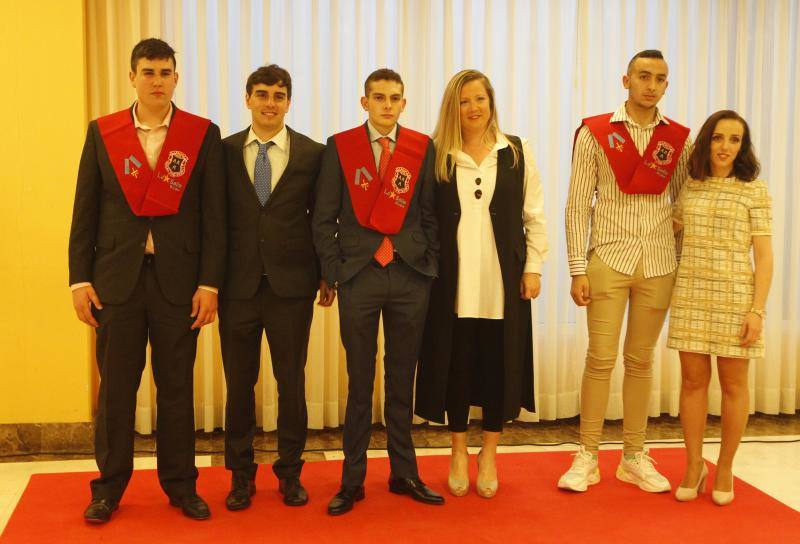 Colegios e institutos de la ciudad celebraron los actos de graduación de los alumnos de Segundo de Bachillerato.