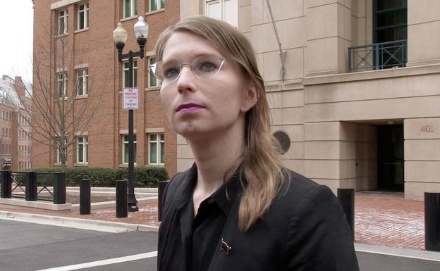 La exanalista Chelsea Manning, el pasado 8 de marzo frente al tribunal de Virginia.