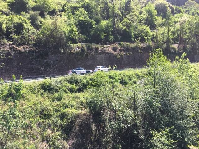 Un ciclista ha perdido la vida en un accidente en la Senda del Oso, en Proaza. El hombre se precipitó desde una altura de unos veinte metros sobre la carretera AS-228. 