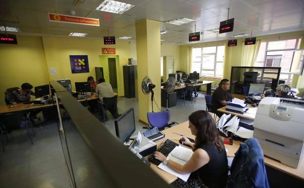 Asturias ya puede aplicar las 35 horas semanales a sus empleados públicos