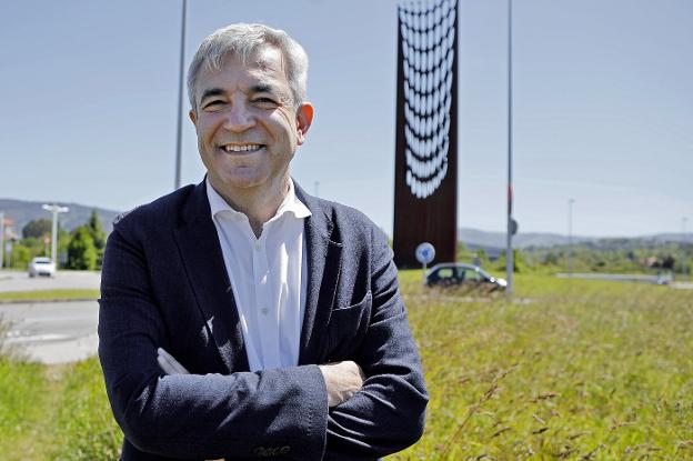 El candidato de Ciudadanos a las elecciones europeas, Luis Garicano, en la senda fluvial del Piles.