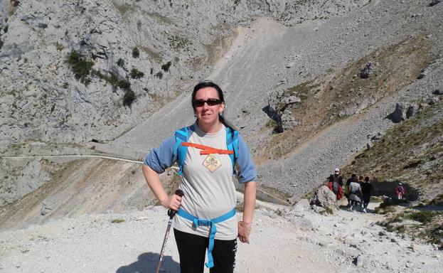 Valentina Fernández, el pasado domingo, en una parada durante la ruta del Cares.