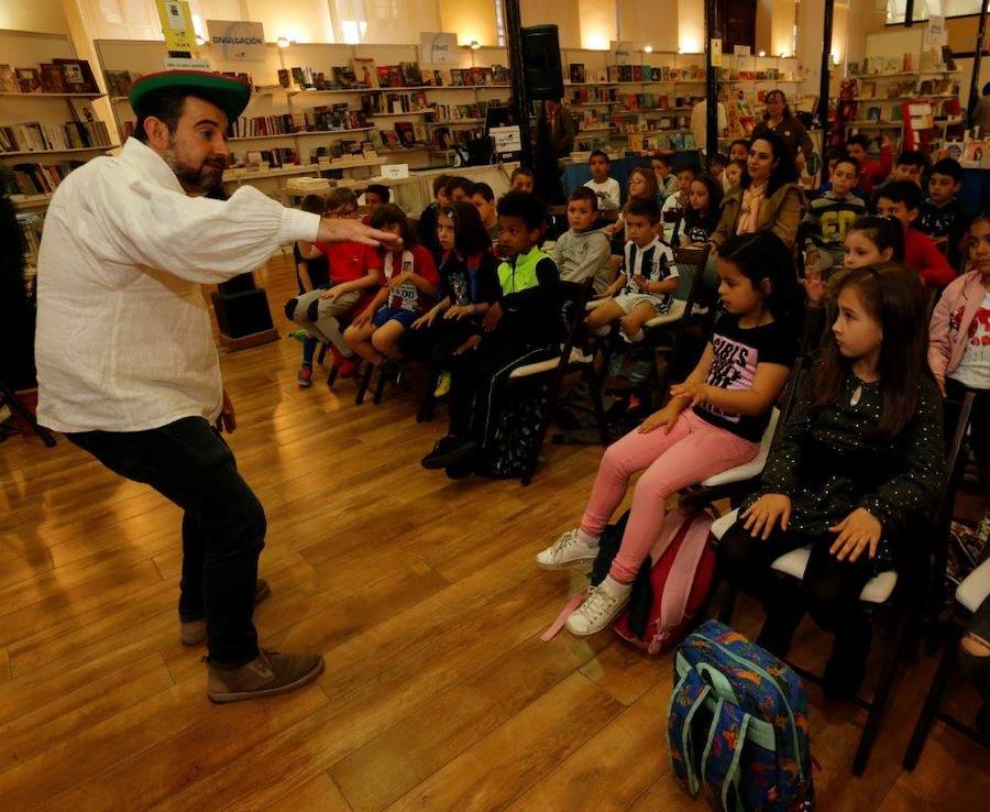 Los niños de varios colegios de la capital asturiana disfrutaron de una animada jornada, a la que también asistió la delegada del Gobierno en Asturias Delia Losa.