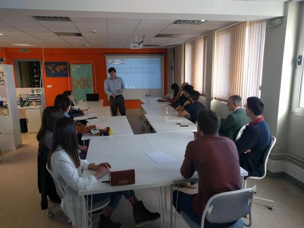 El profesor Iacopo Carnacina durante la charla. 