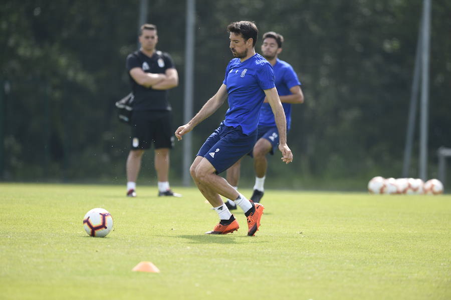 El Real Oviedo se prepara en El Requexón para recibir el próximo domingo al Numancia.