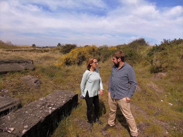 Eva Menéndez y Daniel Ripa en San Juan de Nieva.
