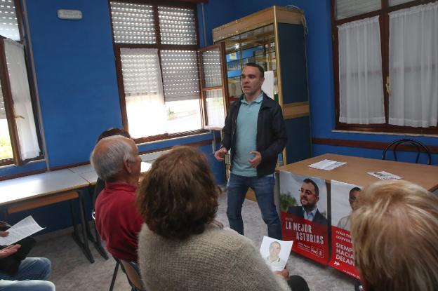 Iván Fernández presentó el programa electoral en Villa.
