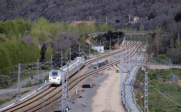 Fomento licita el suministro y transporte de desvíos ferroviarios para la adaptación del tramo hasta la Variante de Pajares