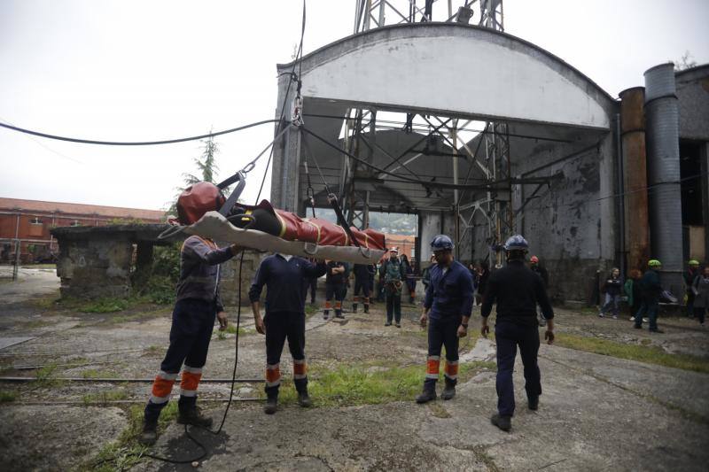 El pozo Fondón fue el escenario en el que veintinueve especialistas, diecisiete brigadistas de Salvamento Minero y doce agentes de la Guardia Civil compartieron durante tres días informaciónj y duro entrenamiento.