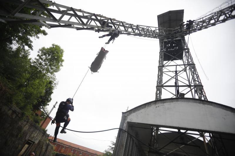 El pozo Fondón fue el escenario en el que veintinueve especialistas, diecisiete brigadistas de Salvamento Minero y doce agentes de la Guardia Civil compartieron durante tres días informaciónj y duro entrenamiento.