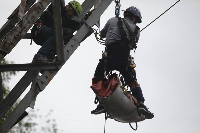 El pozo Fondón fue el escenario en el que veintinueve especialistas, diecisiete brigadistas de Salvamento Minero y doce agentes de la Guardia Civil compartieron durante tres días informaciónj y duro entrenamiento.