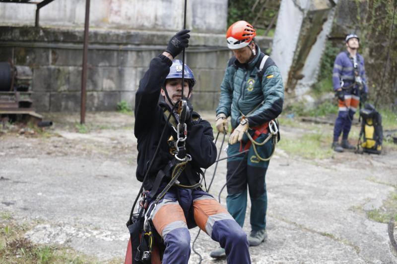 El pozo Fondón fue el escenario en el que veintinueve especialistas, diecisiete brigadistas de Salvamento Minero y doce agentes de la Guardia Civil compartieron durante tres días informaciónj y duro entrenamiento.