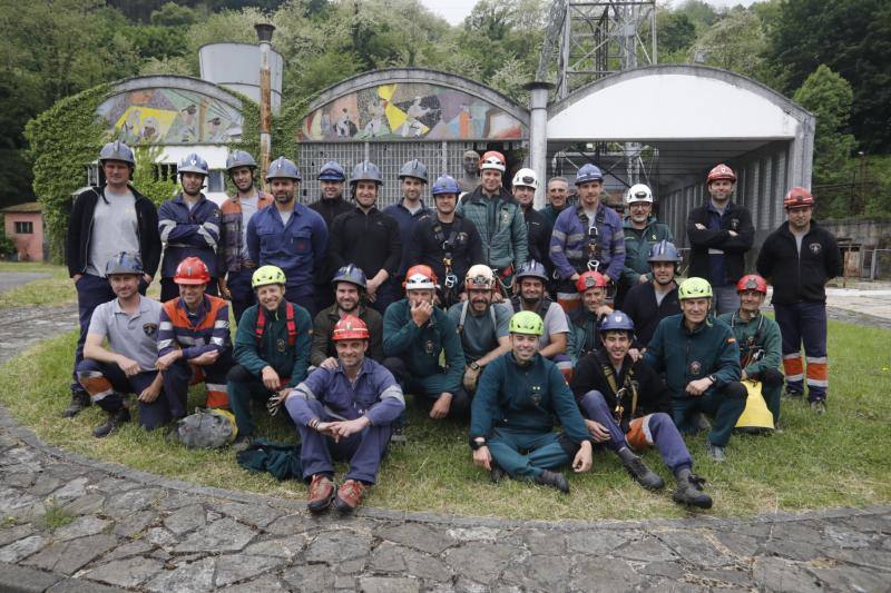 El pozo Fondón fue el escenario en el que veintinueve especialistas, diecisiete brigadistas de Salvamento Minero y doce agentes de la Guardia Civil compartieron durante tres días informaciónj y duro entrenamiento.