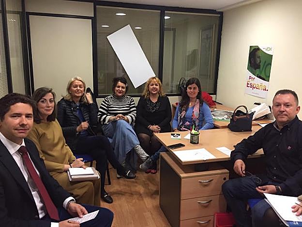 La candidata durante la reunión. :: VOX