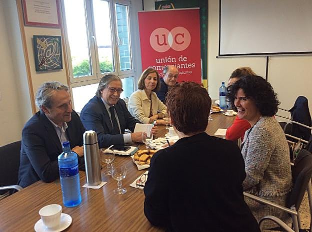 Reunión del PP con la Unión de Comerciantes. :: E. C.