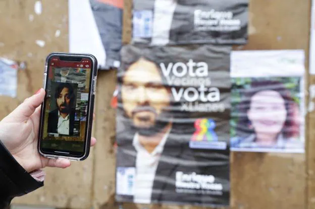 Una aplicación escanea el cartel electoral para transformarlo en realidad aumentada. 