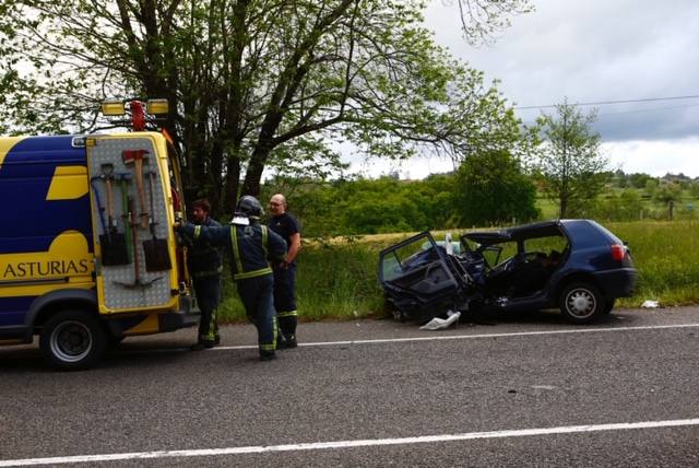Un accidente en El Remedio pasadas las siete de este sábado por la tarde se ha saldado con una persona fallecida y dos heridos.