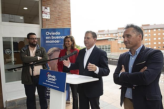 Javier Ruiz, Concepción Méndez, Alfredo Canteli y Pablo Cabañas durante la presentación de las medidas. 