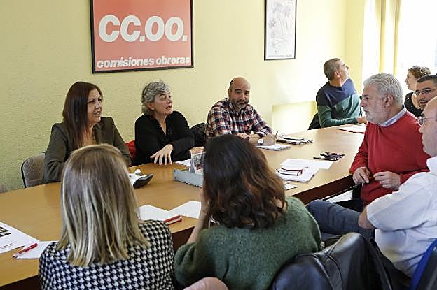 Ana González y su equipo, con Comisiones Obreras. :: A. GARCÍA