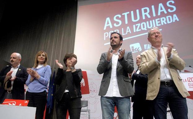 Garzón llama a la movilización para frenar a la derecha «reaccionaria, franquista y radicalizada»