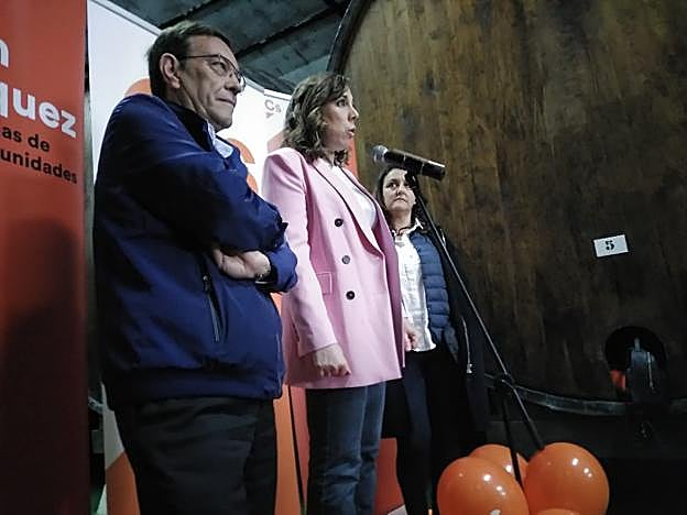 Juan Vázquez, Sofía Llorián y Charo Fernández, durante el acto.
