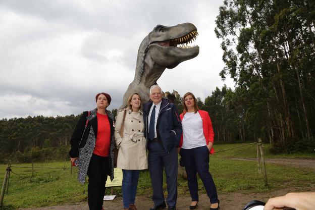 Esther Freile, Sandra Cuesta, Josep Borrell y Gimena Llamedo. :: N. A.