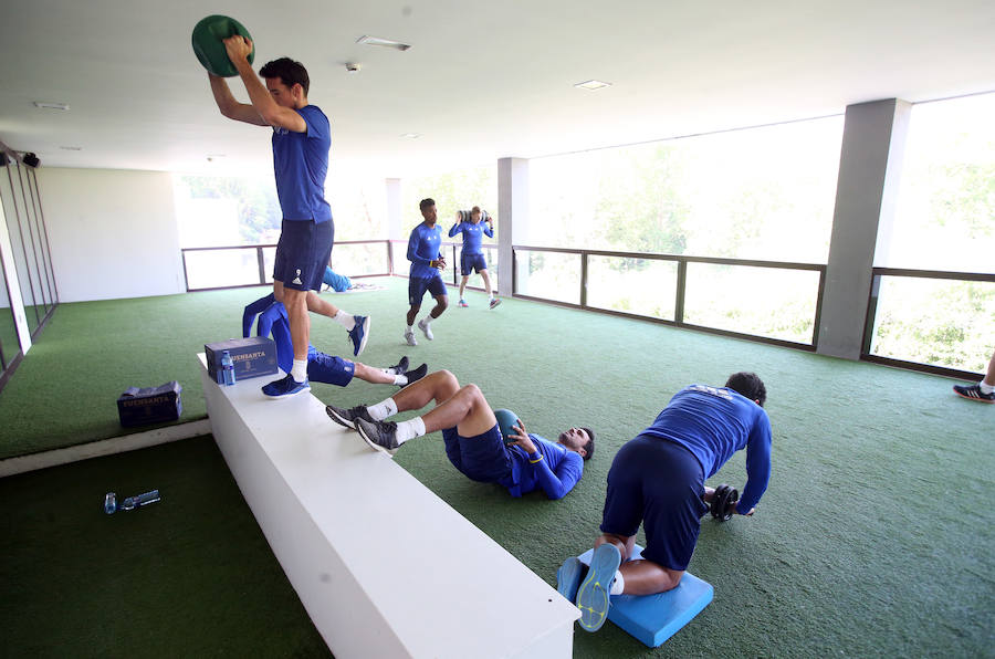 Los jugadores del Real Oviedo cambiaron este lunes El Requexón por las instalaciones del Balneario Las Caldas Villatermal