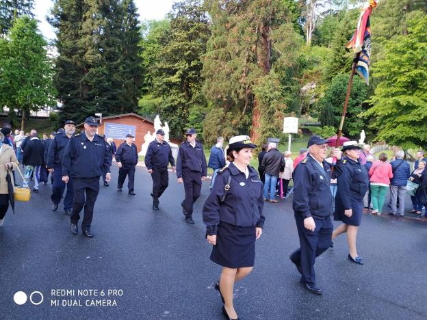 La asociación Lepanto, desfilando en Lourdes. :: LVA