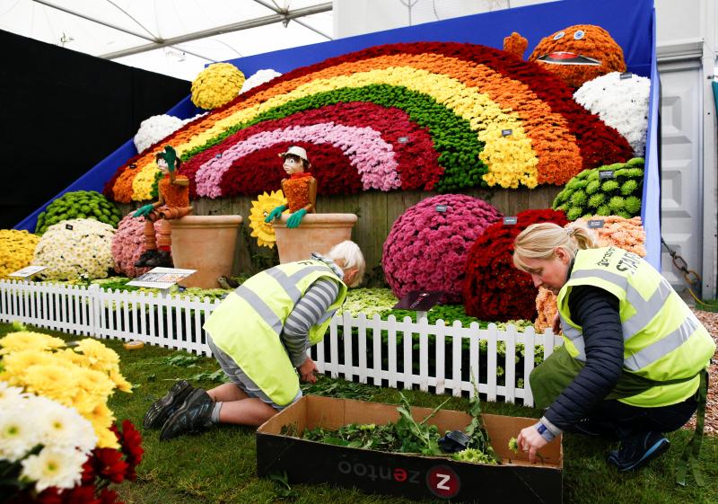 Ni la Reina de Inglaterra ha querido perderse el gran espectáculo del festival de flores y jardines más importante del mundo, que se celebra en la localidad británica de Chelsea. Impulsado en 1913 por la Real Sociedad de Horticultura, cuenta con más de 500 expositores y cada año supera los 160.000 visitantes. 