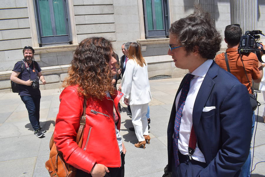 Los diputados asturianos María Luisa Carcedo y Roberto García Morís (PSOE), Sofía Castañón (Unidas Podemos), José María Figaredo (Vox), y la popular Paloma Gázquez, antes del inicio de la XIII Legislatura en el Congreso